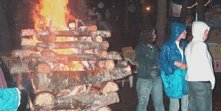 2005.07.06 M.E.B Boraboy İzci Kampı'nın Son Ateş Gecesi Yağmurun Altında Kaldı