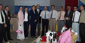 Atatürk ve Cumhuriyet İ. Okulları Yıl Sonu Sergileri 01/06/2006